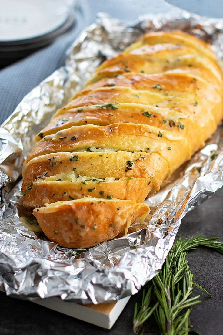BREAD & BUNS GARLIC BREAD